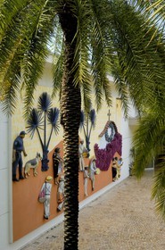 Brasil, Minas Gerais state, Brumadinho, Centro de arte contemporanea Inhotim (contemporary artwork center), Galeria Praça, Abre a Porta (2006) by John Ahearn and Rigoberto Torres