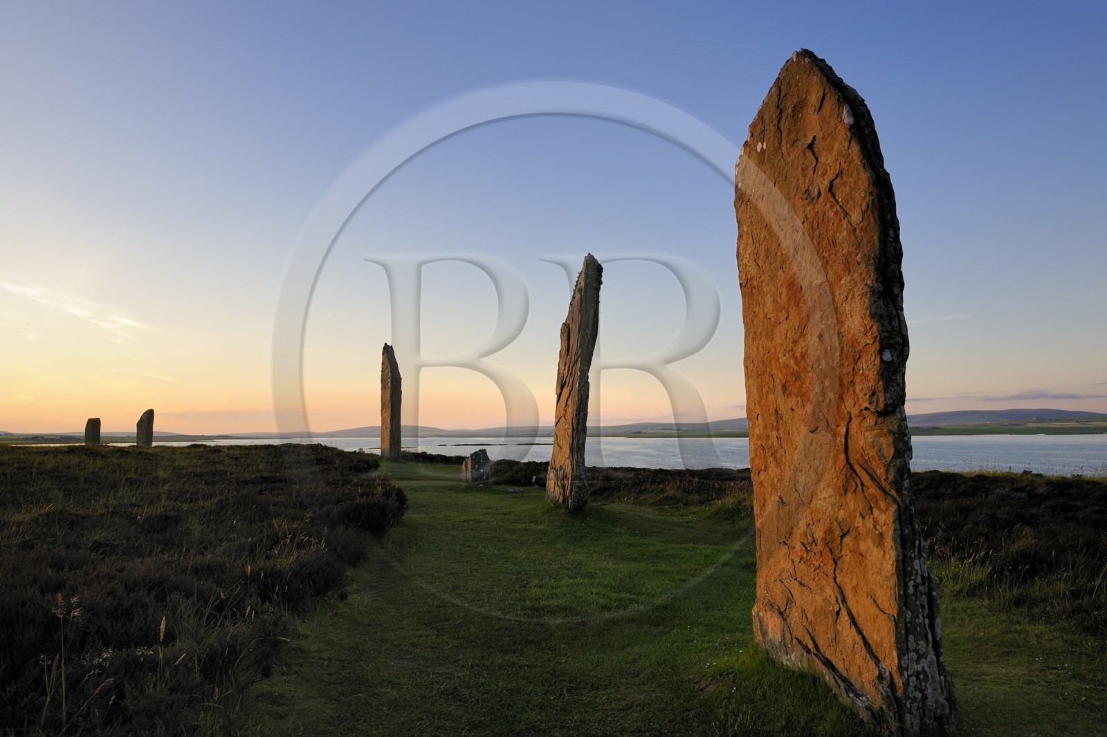 Royaume-Uni, Ecosse, Iles Orcades, Ile de Mainland, au bord du Loch of Stenness, cercle de pierres levées du Ring of Brodgar, classées Patrimoine Mondial de l' UNESCO