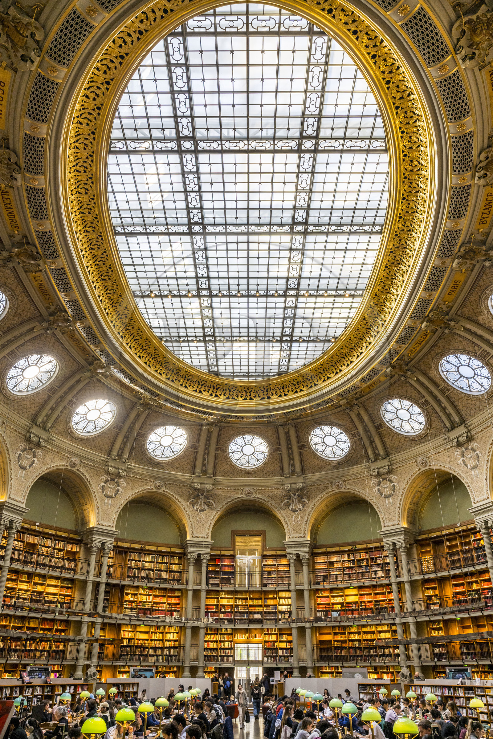 France, Paris (75), Bibliothèque Nationale de France, site Richelieu, la salle Ovale à la fois salle de lecture et lieu de visite