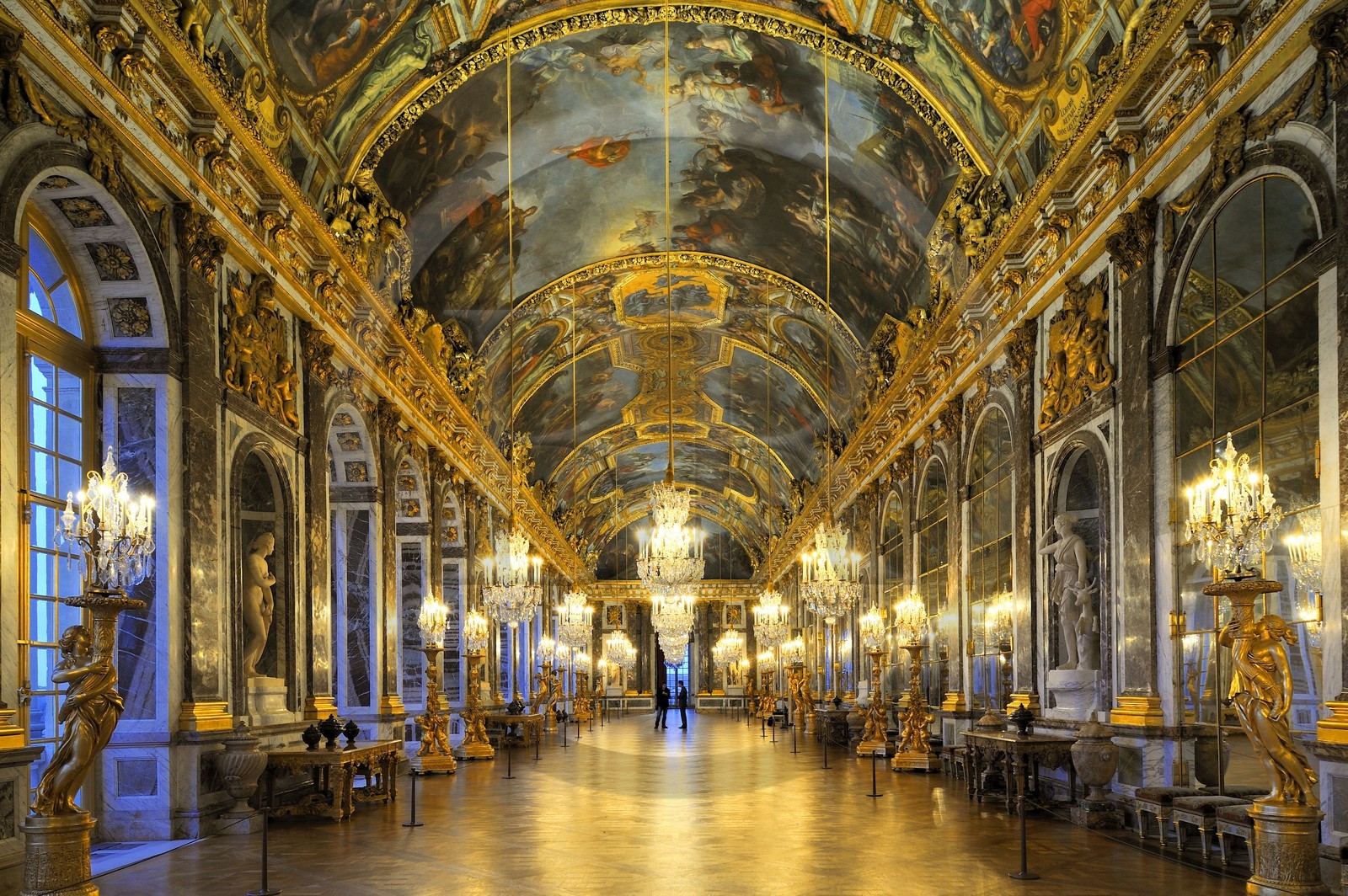 France, Yvelines (78), château de Versailles, classé Patrimoine Mondial de l'UNESCO, Galerie des Glaces (longueur 73m et largeur 10,50m) avec 17 fenêtres et 357 miroirs, architecte Jules Hardouin-Mansart (1678 - 1684)