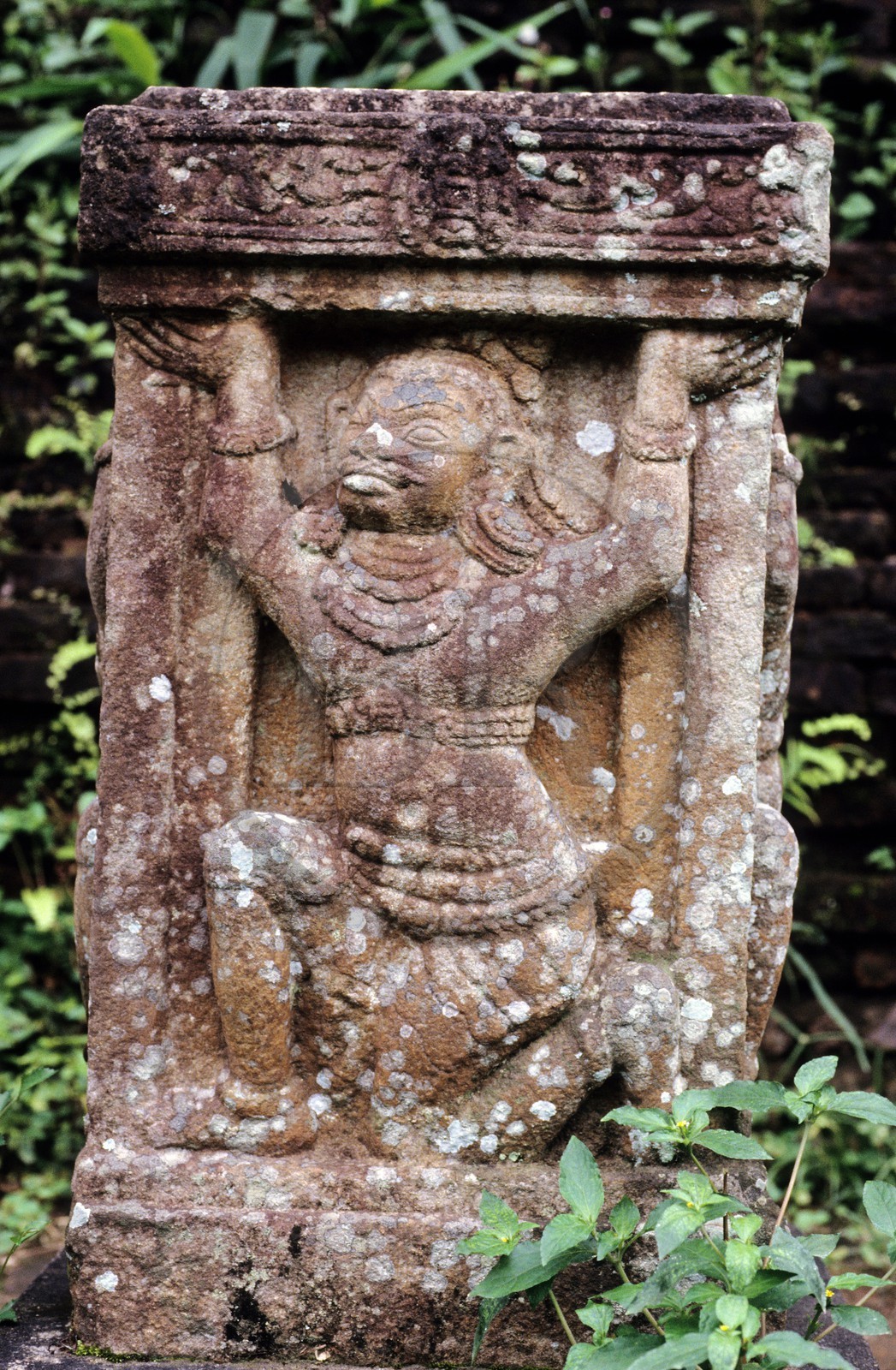 Vietnam, My So'n, bas-relief d'un temple Cham