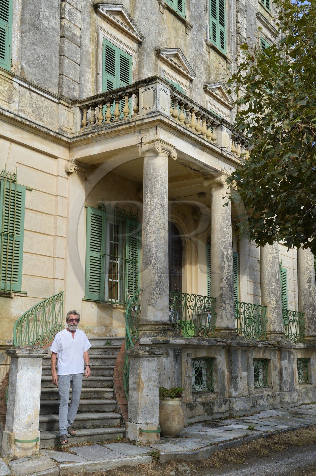 France, Haute-Corse (2B), Cap Corse, Rogliano, le palazzu Nicrosi (Palazzi ou Maison d'Americain),  Jean-Noël Luigi qui dirige le domaine viticole réputé du Clos Nicrosi