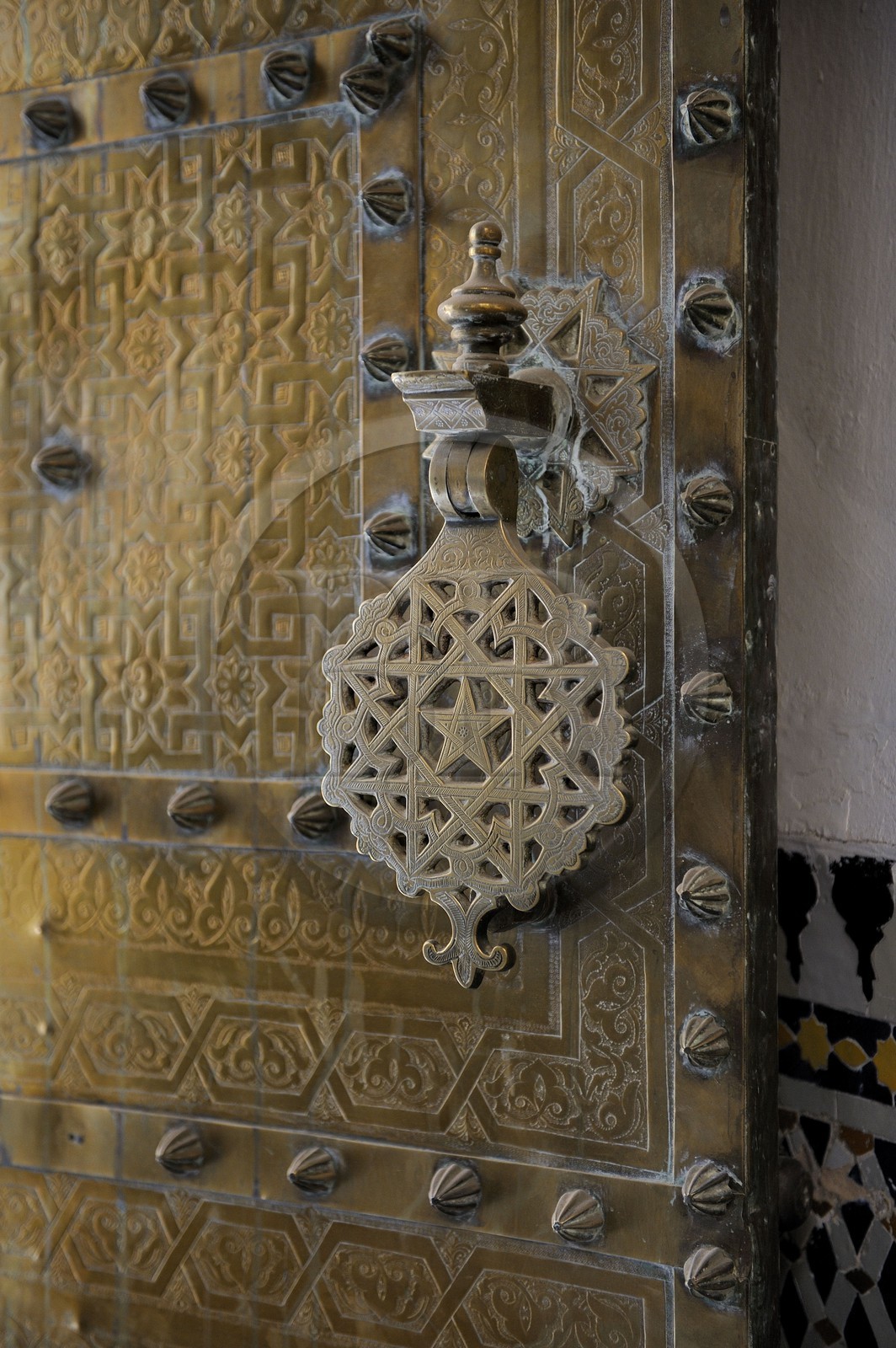 Maroc, Moyen Atlas, Fès, ville impériale, médina classée Patrimoine Mondial de l'UNESCO, Fès el Bali, le palais Mnebhi, détail de la porte