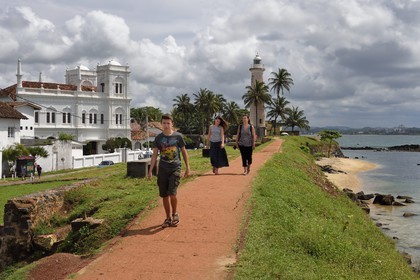 Sri Lanka, Province du Sud, Fort de Galle, classé Patrimoine Mondial de l'UNESCO, la mosquée Meera et le phare