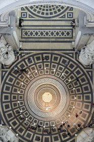 France, Paris (75), le Panthéon, le pendule de Foucault sous le dôme dans la nef
