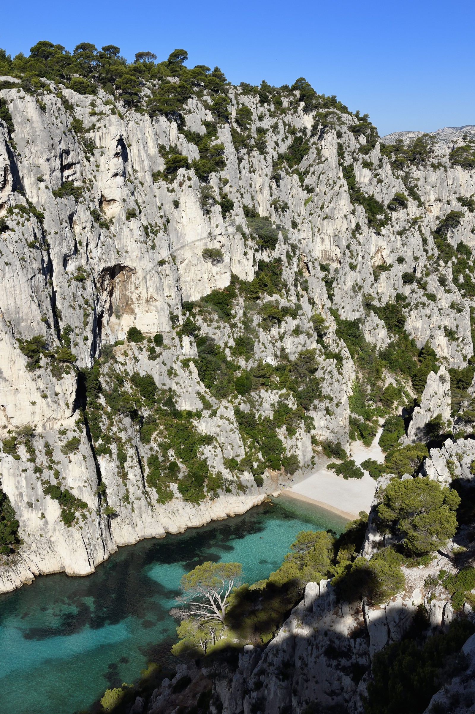 France, Bouches-du-Rhône (13), Marseille, Parc national des Calanques, Calanque d'En-Vau et sa plage (demande d'autorisation nécessaire avant publication) France, Bouches-du-Rhône (13), Marseille, Parc national des Calanques, Calanque d'En-Vau et sa plage (demande d'autorisation nécessaire avant publication)