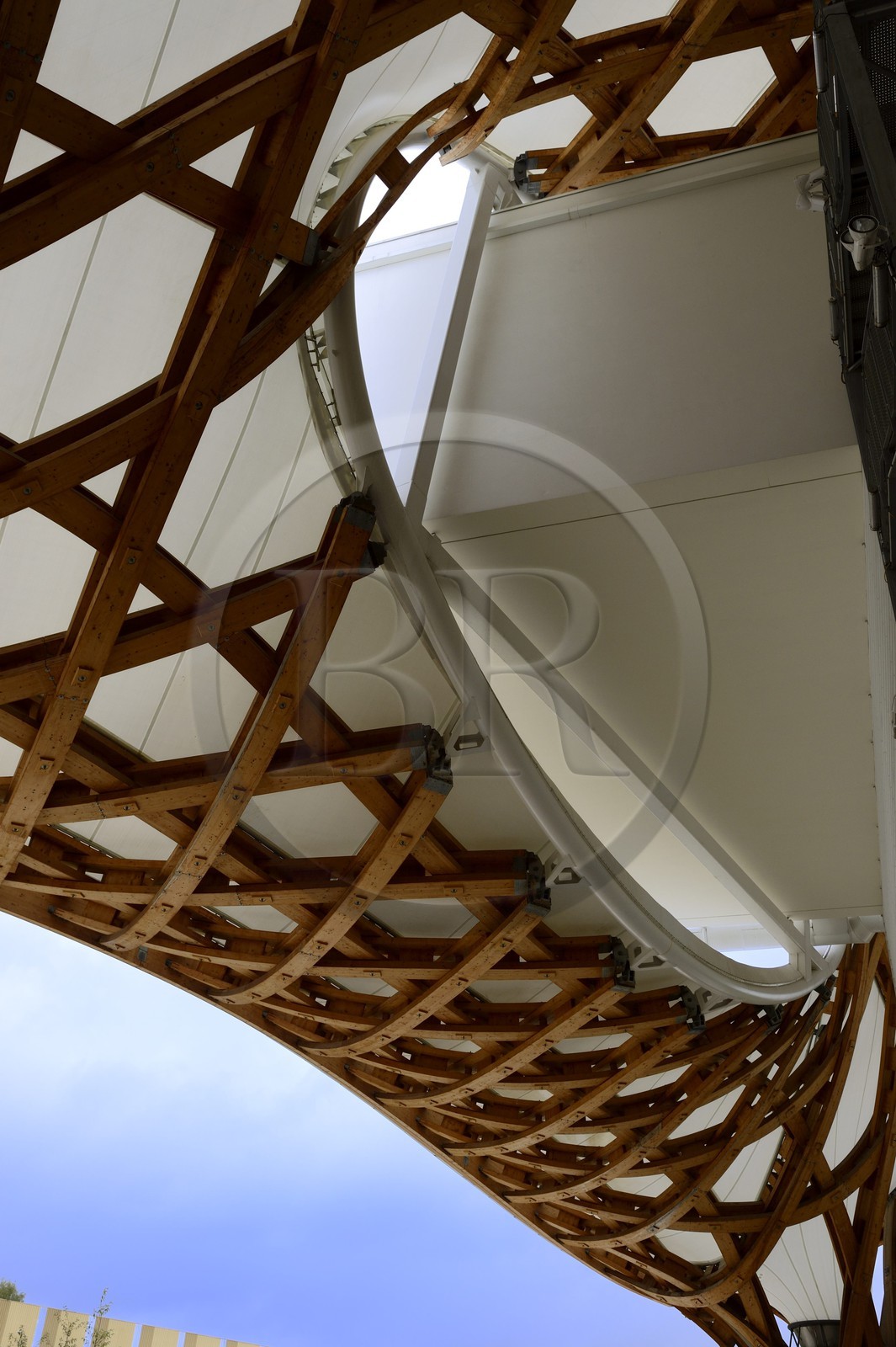 France, Moselle (57), Metz, quartier de l'Amphithéâtre, le Centre Pompidou-Metz, centre d'art conçus par les architectes Shigeru Ban et Jean de Gastines
