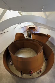 Espagne, Pays basque espagnol, Biscaye, Bilbao, le musée Guggenheim de l'architecte Frank Gehry, La Matière du temps (The Matter of Time), 1994–2005, huit sculptures en acier patinable par Richard serra