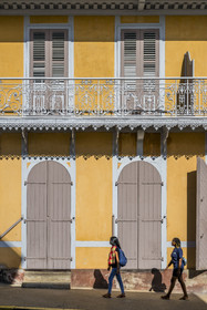 France, Guyane, Cayenne, place des Palmistes, immeuble de style colonial construit en 1890, ancienne Maison Thémire abritant l'hôtel et le bar Les Palmistes