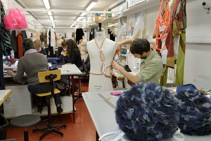 France, Paris (75), Opéra Garnier, les ateliers du costume, l'atelier tailleur, confection d'un costume de scène
