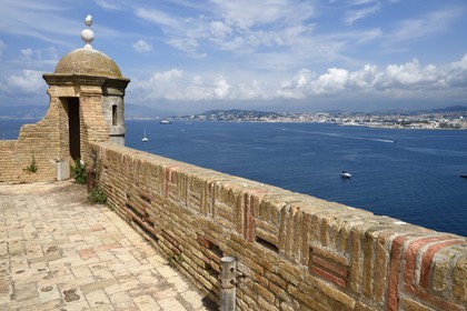 France, Alpes-Maritimes (06), Cannes, Iles de Lérins, Ile Sainte-Marguerite, le Fort Royal fortifié par Vauban avec vue sur Cannes