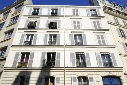 France, Paris (75), Montmartre, au n° 54 rue Lepic le peintre Vincent Van Gogh et son frère Théo habitèrent au troisième étage de 1886 à 1888