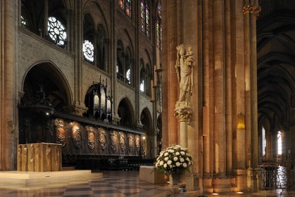 France, Paris, ile de la Cite, Notre-Dame Cathedral, the Virgin with Child in front of the choir