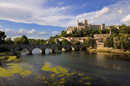 France, Herault, Beziers, Saint Nazaire cathedral and the Pont-Vieux on the Orb River