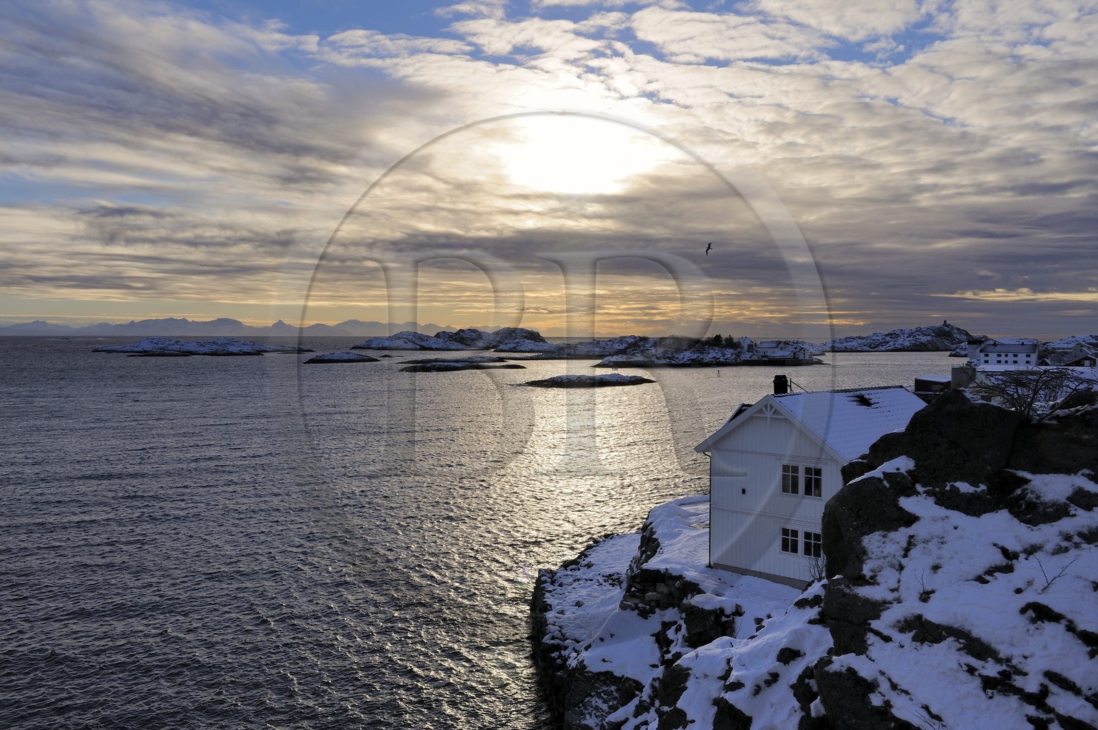 Norvège, Nordland, Iles Lofoten, le port de pêche (petite Venise) de Henningsvaer sur Vagan Norvège, Nordland, Iles Lofoten, le port de pêche (petite Venise) de Henningsvaer sur Vagan