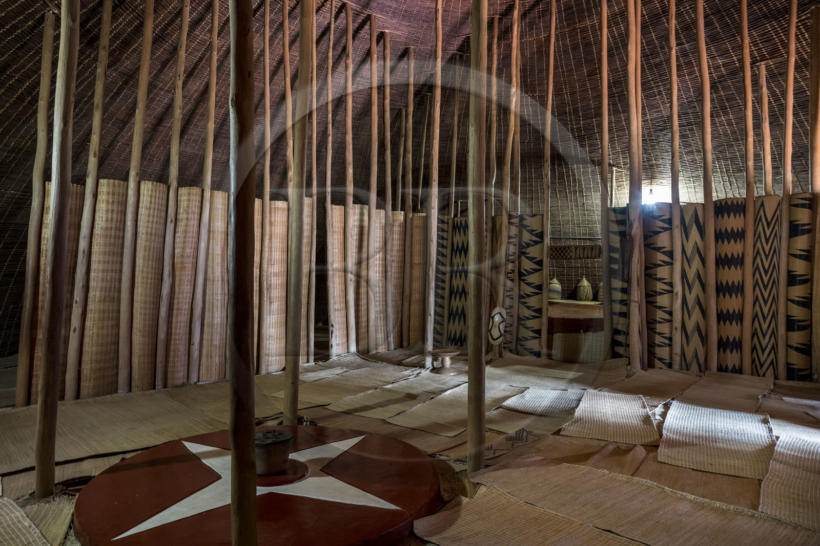 Rwanda, Province du Sud, Nyanza, musée du Palais royal Rukari, palais traditionnel du roi Mutara III Rudahigwa dans une hutte traditionnelle appellée Rugo, la maison principale Kambere