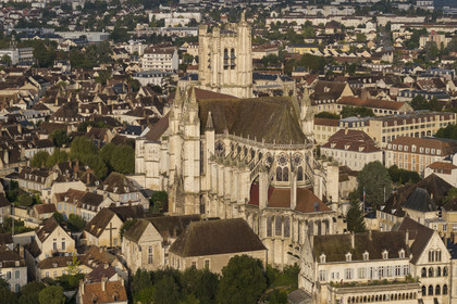 France, Yonne, Auxerre, Saint Etienne Cathedral (aerial view)