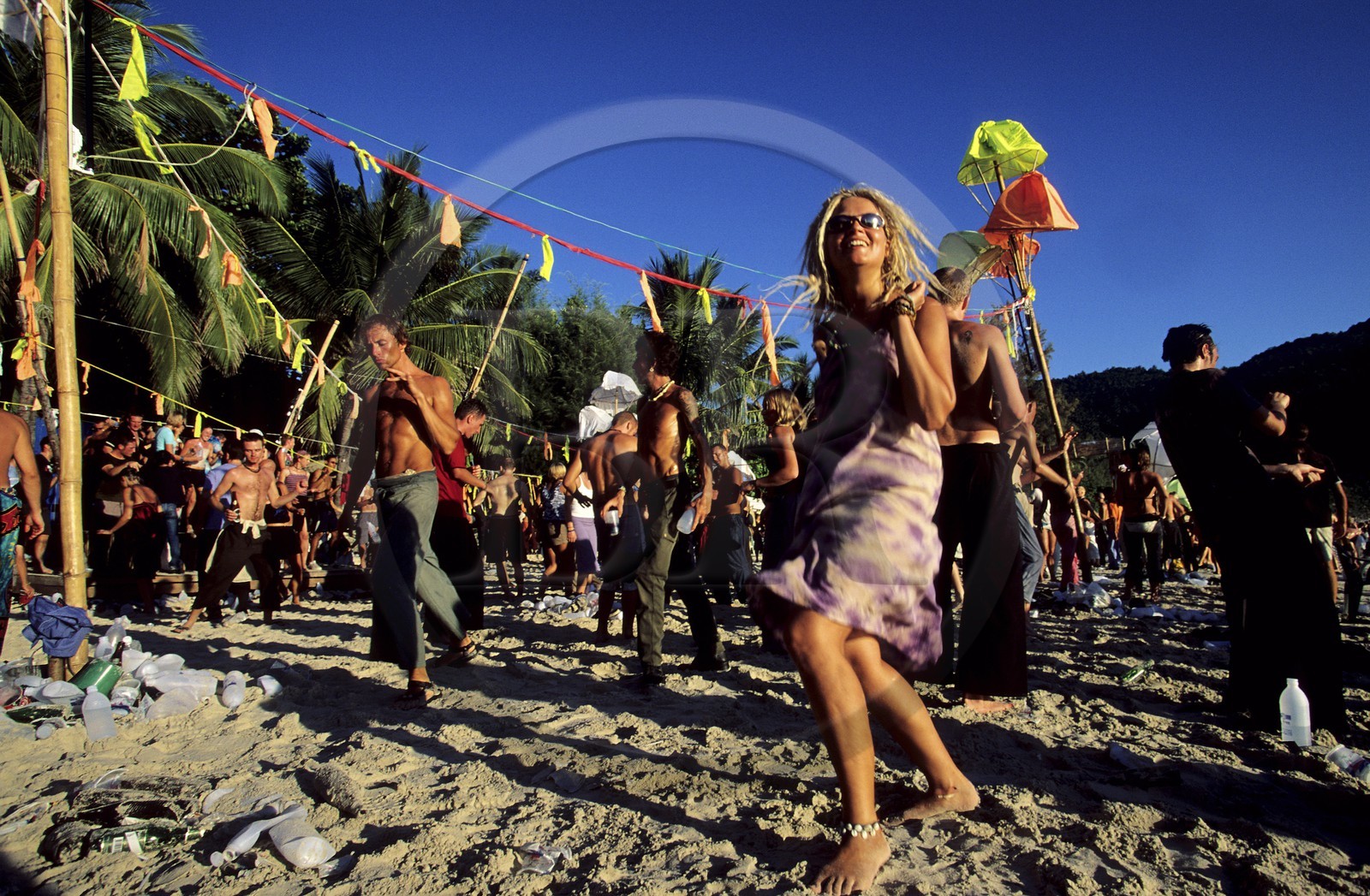 Thaïlande, Archipel îles Samui, Full Moon Party sur l' île de Koh Pha-Ngan, lever du soleil sur la plage de Had Rin
