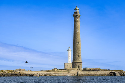 France, Finistère, Abers Country (Pays des Abers), Ile Vierge (Virgin Island) in the Lilia archipelago, the Virgin Island lighthouse, the tallest lighthouse in Europe at 82.5 meters, and the old lighthouse from 1845