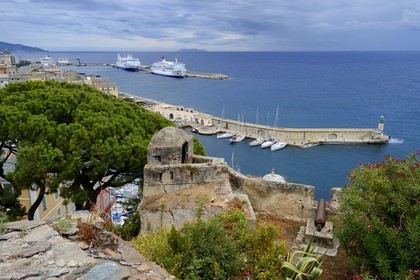 France, Haute-Corse (2B), Bastia, vue sur le port depuis la Citadelle