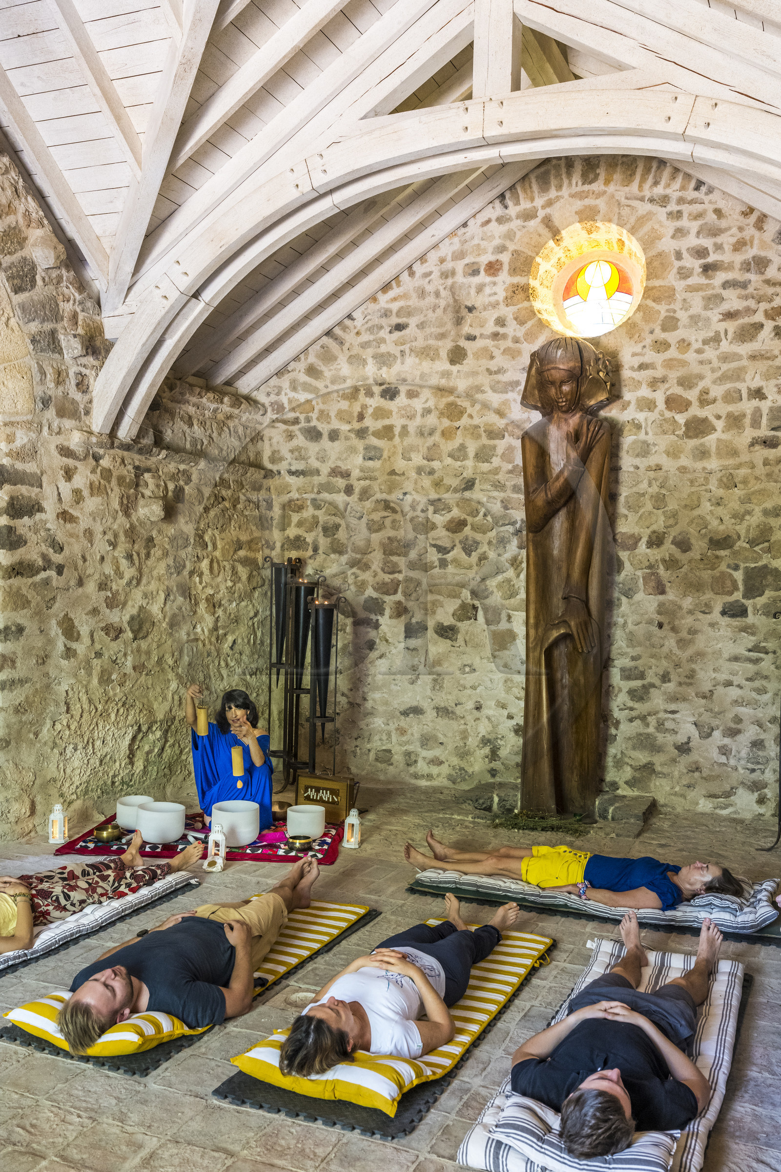 France, Var (83), Provence Verte, Bras, la maison d'hotes Le Peyrourier - une campagne en Provence, le voyage sonore de l'artiste musicienne Yasi Zandi dans l'ancienne chapelle templière reconstruite