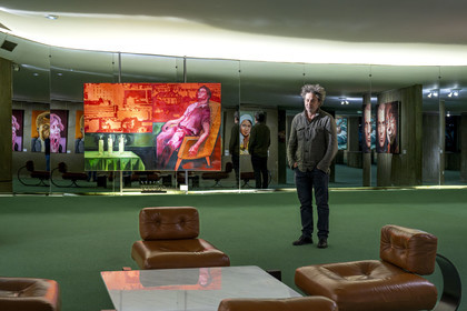 France, Paris (75), place du Colonel Fabien, immeuble du parti communiste français de l'architecte Oscar Niemeyer, vernissage de l'exposition Odyssée de l'artiste Fred Kleinberg à l'Espace Niemeyer