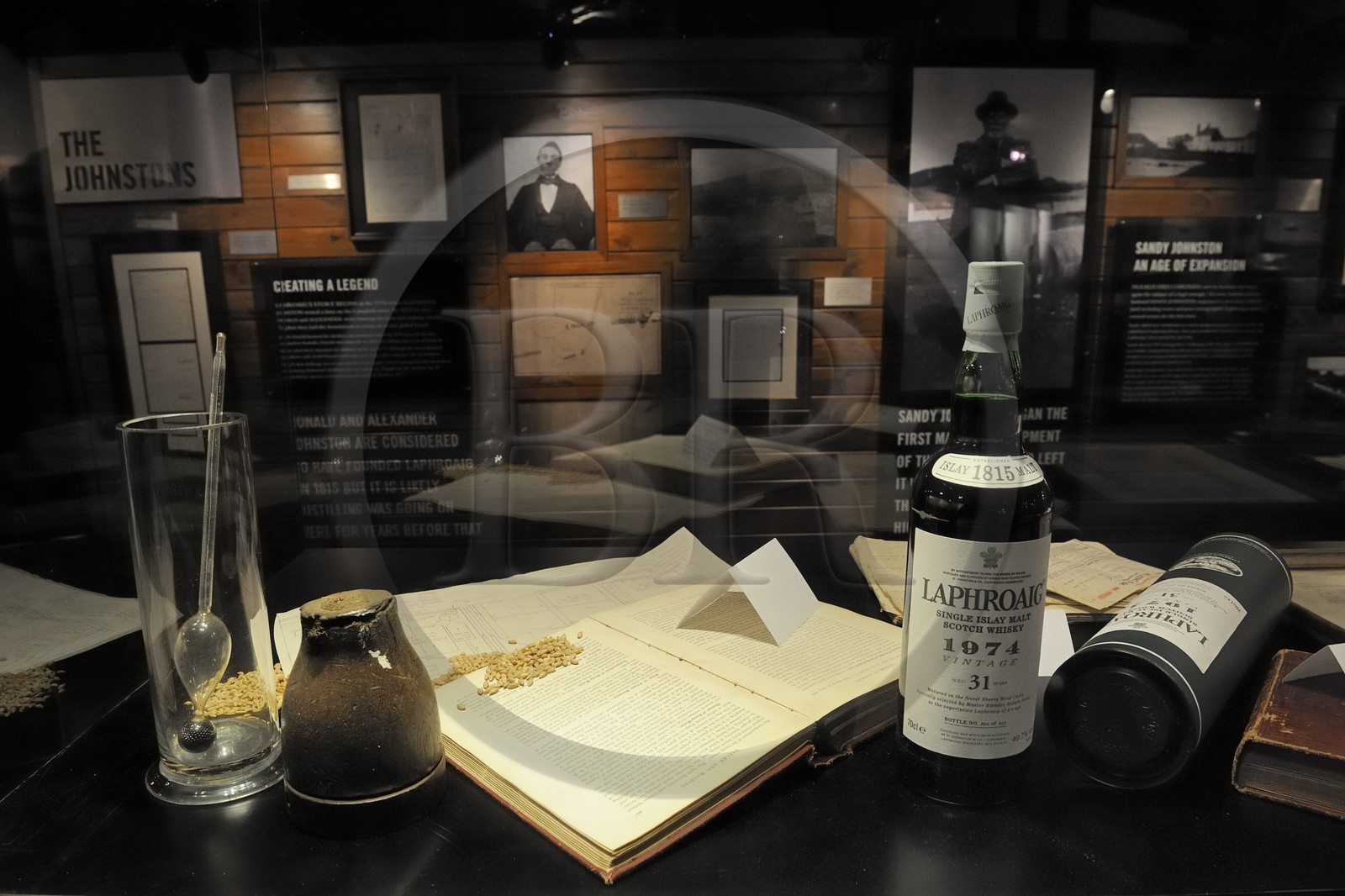 Royaume-Uni, Ecosse, Hébrides intérieures, Ile de Islay, Port Ellen, distillerie de whisky Laphroaig, le musée