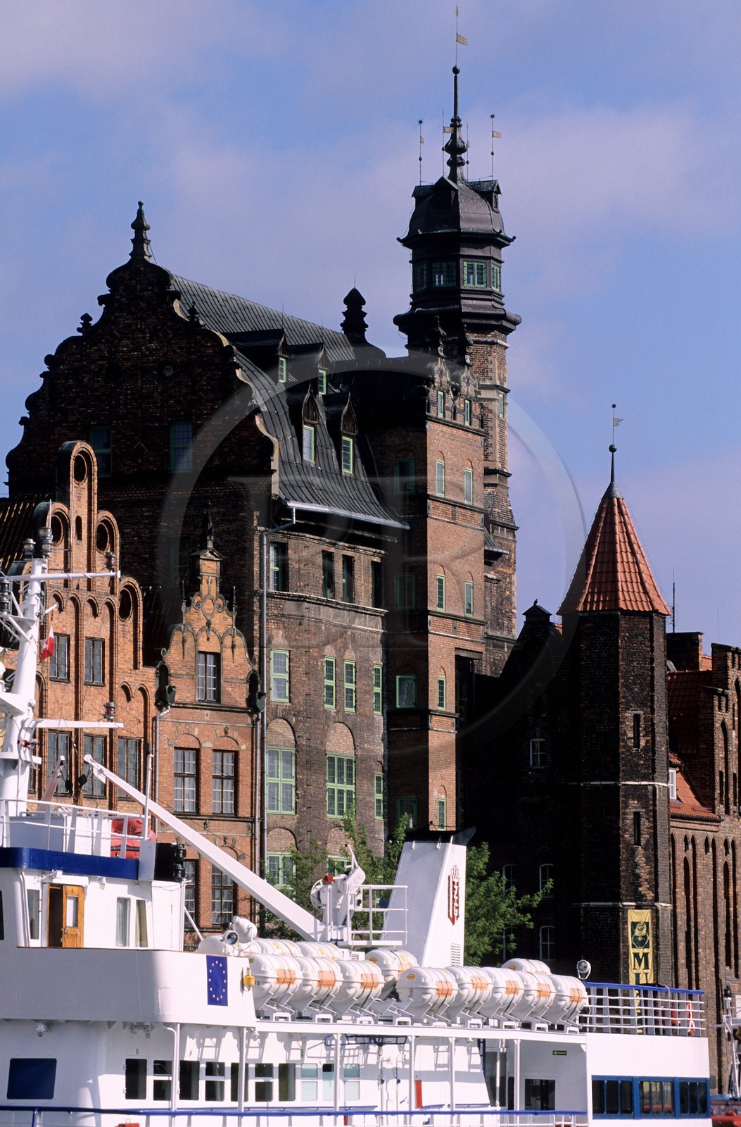 Pologne, Poméranie Orientale, Gdansk, porte de la Grue sur le Long-Quai (Dlugie Pobrzeze) du vieux port