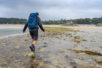France, Cotes d'Armor, Grand Site de France Cap d'Erquy - Cap Frehel, Erquy, the Saint-Michel islet accessible on foot at low tide, passage of the tombolo at rising tide
