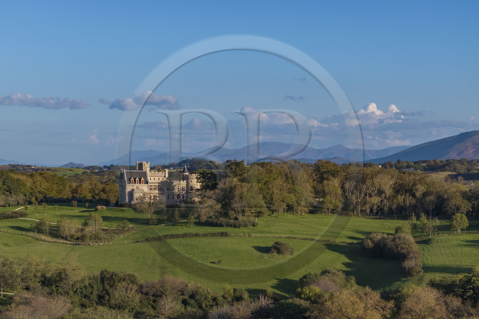 France, Pyrénées-Atlantiques (64), la côte du Pays-Basque, Hendaye, chateau d'Abbadia construit en 1870 par Eugène Viollet-le-Duc pour Antoine d'Abbadie d'Arrast (vue aérienne)