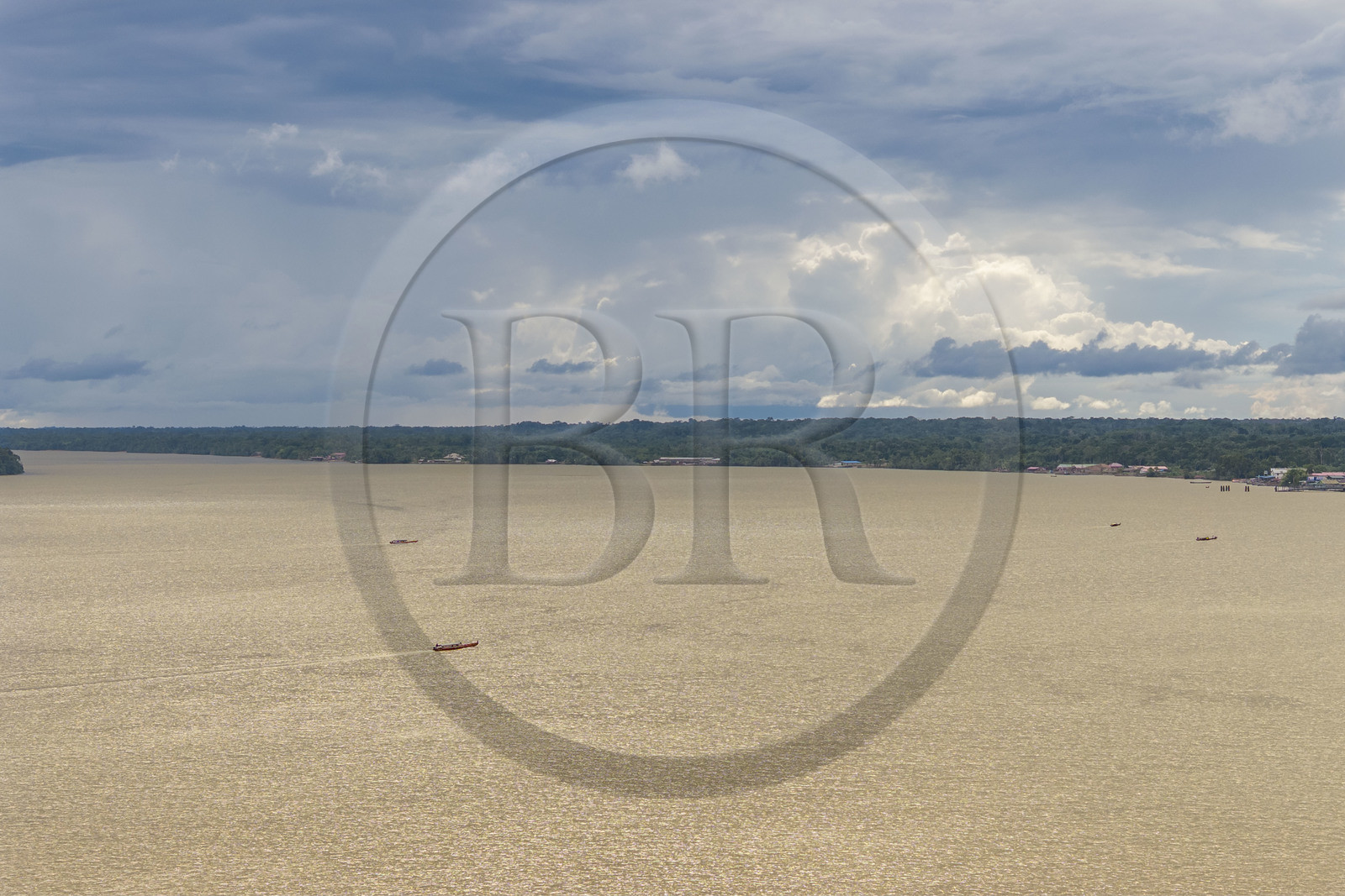 France, Guyane, Saint-Laurent-du-Maroni, le fleuve Maroni, frontière avec le Suriname sur la droite