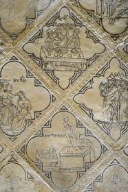 France, Marne (51), Reims, la basilique Saint-Rémi classée Patrimoine Mondial de l'UNESCO, construite aux alentours de l'An mil, ancien pavage de l'abbaye Saint-Nicaise en pierres gravées avec incrustations de plomb