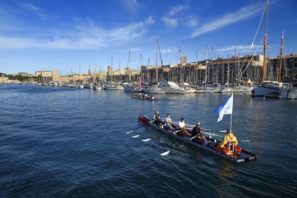 France, Bouches-du-Rhône (13), Marseille, Le Vieux Port, course d'aviron, Fort Saint Jean et palais du Pharo en arrière plan