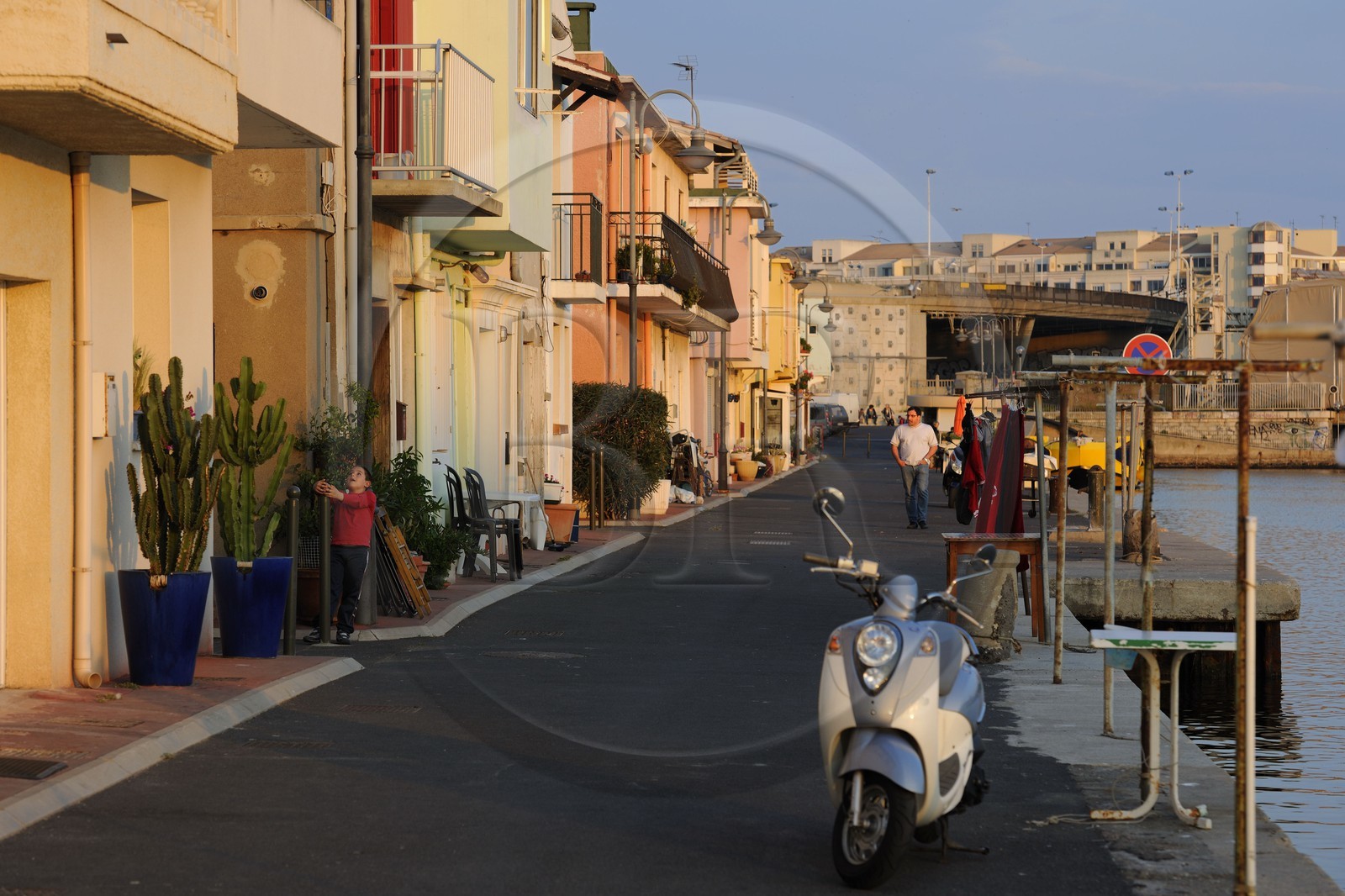 France, Hérault (34), Sète, quartier de la Pointe Courte, village de pêcheurs donnant sur l'étang de Thau, quai du Mistral France, Hérault (34), Sète, quartier de la Pointe Courte, village de pêcheurs donnant sur l'étang de Thau, quai du Mistral