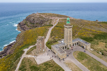 France, Côtes d'Armor (22), Grand Site de France Cap d'Erquy – Cap Fréhel, Plévenon, le phare du Cap Fréhel (1950) et le phare Vauban (1702) sur le chemin de Grande Randonnée GR 34 (vue aérienne)
