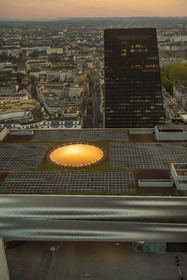 Suisse, Bâle, Messeplatz (Art Basel), le batiment du Salon de Bâle baptisé le City Lounge dessiné par les architectes Herzog et de Meuron, le trou caractéristique est appelé Fenster zum Himmel (fenêtre sur le ciel)