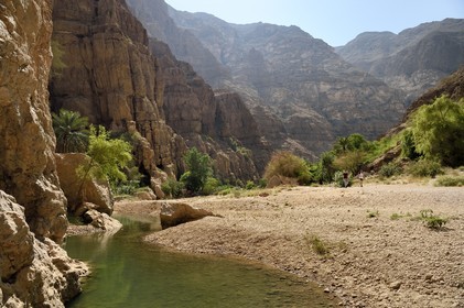 Sultanate of Oman, Ash Sharqiyah region, Bimmah, hikers in Wadi ash Shab