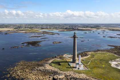 France, Finistère, Abers Country (Pays des Abers), Ile Vierge (Virgin Island) in the Lilia archipelago, the Virgin Island lighthouse, the tallest lighthouse in Europe at 82.5 meters, and the old lighthouse from 1845 (aerial view)