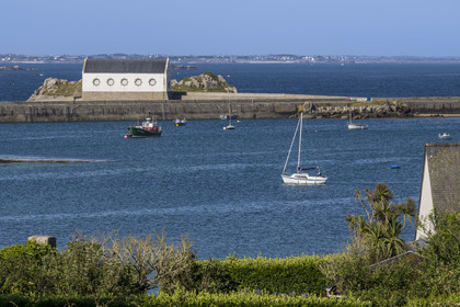 France, Finistère (29), Iles du Ponant, Ile de Batz, baie de Porz-Kernok dans le chenal