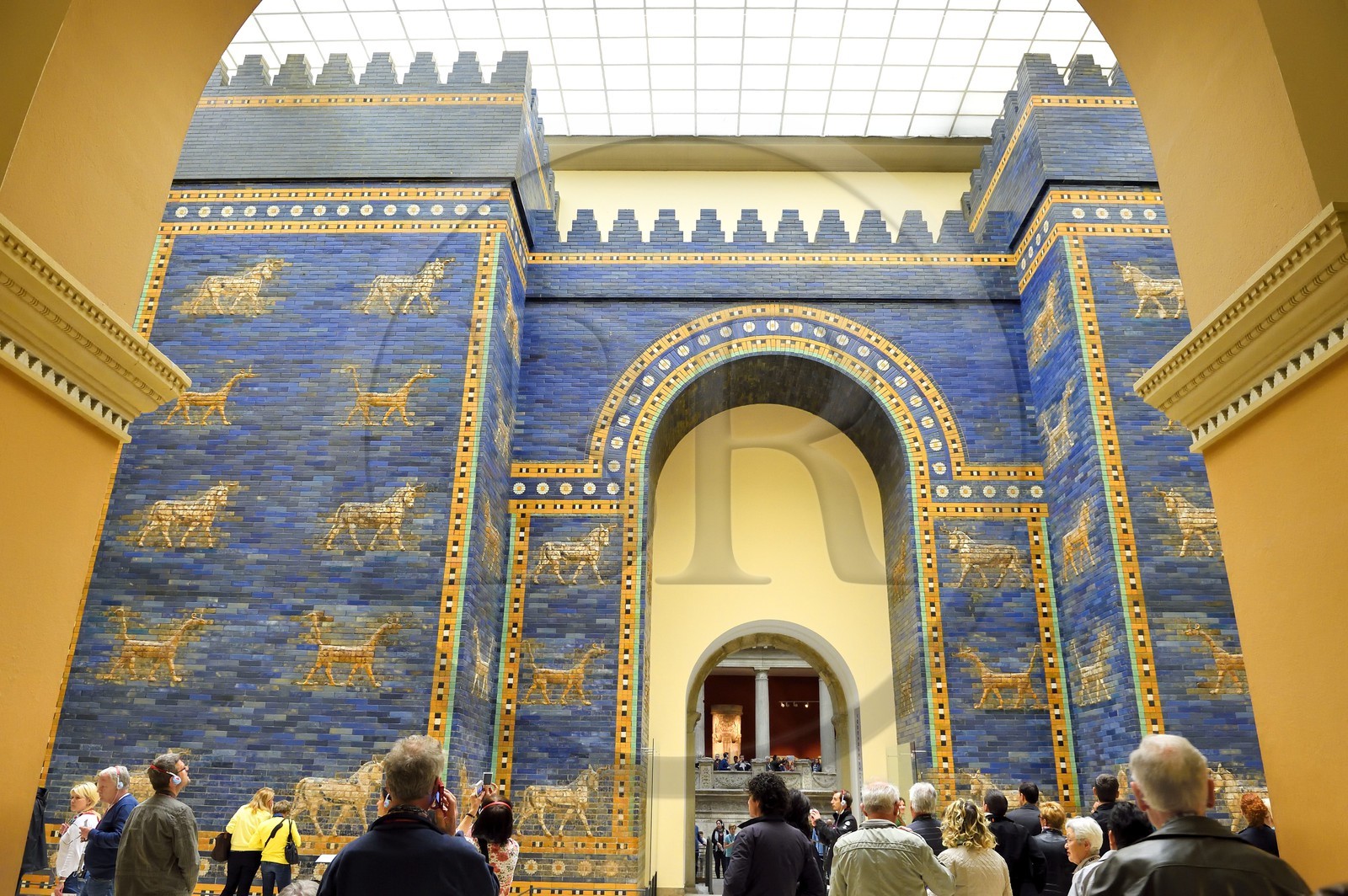 Allemagne, Berlin, l'Ile aux musées, classée Patrimoine Mondial de l'UNESCO, musée de Pergame (Pergamonmuseum), Porte d'Ishtar construite en -580 av. JC (empire néobabylonien) sur ordre du roi Nabuchodonosor II à Babylone (Irak)