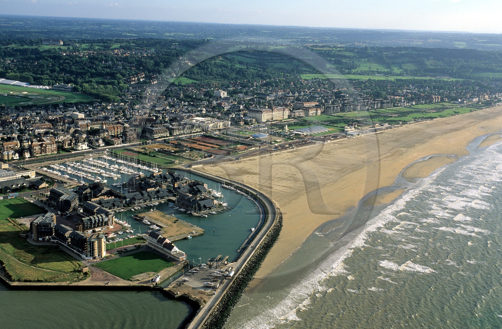 France, Calvados (14), Pays d'Auge, Deauville, la plage, (vue aérienne)
