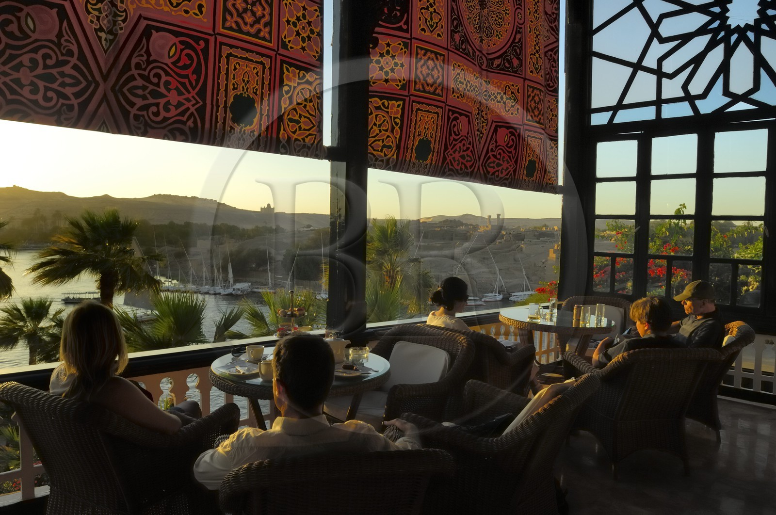 Egypte, Haute Egypte, Nubie, vallée du Nil, Assouan, la terrasse de l'hotel Old Cataract qui surplombe le Nil