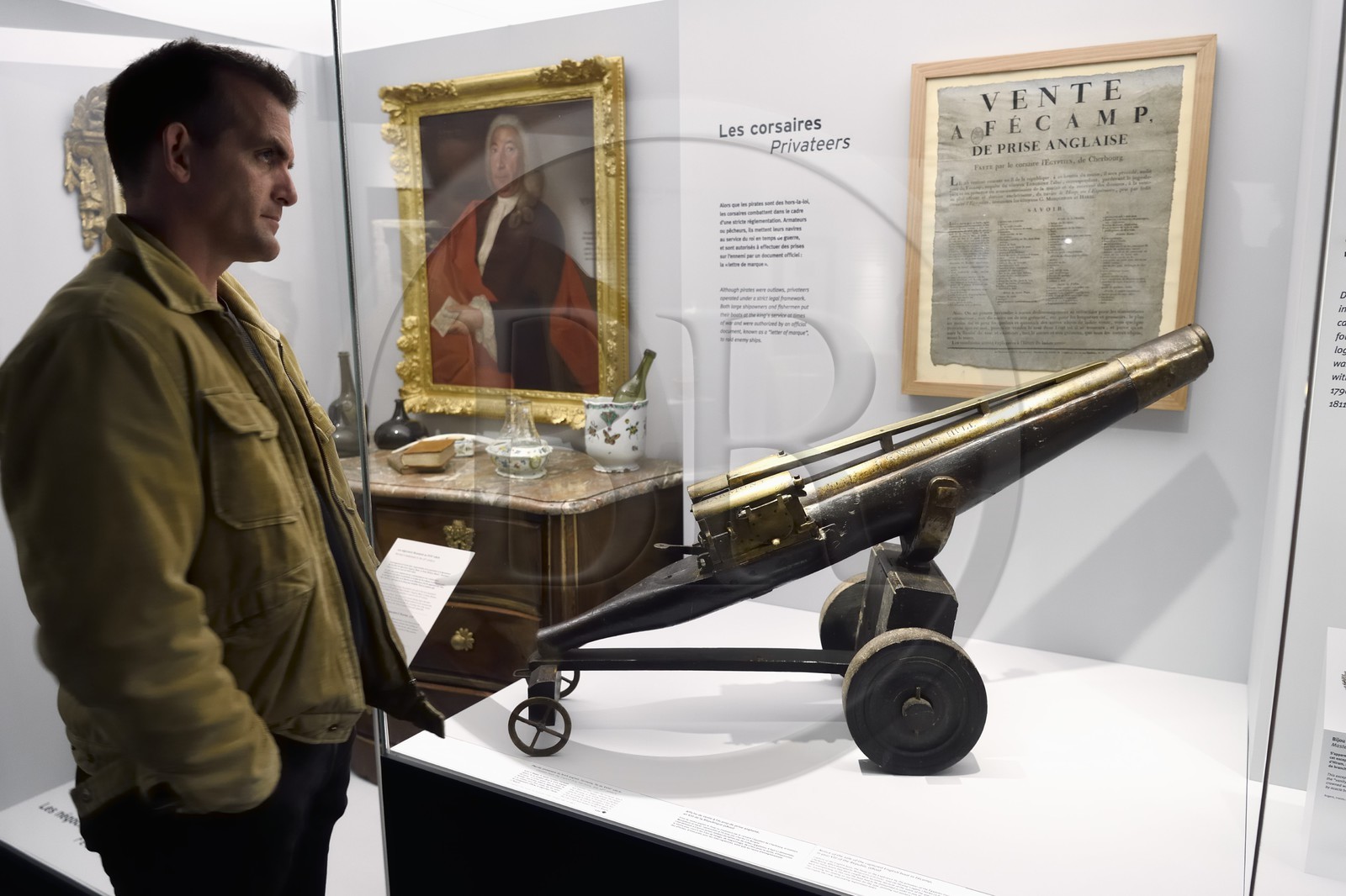 France, Seine-Maritime (76), Pays de Caux, Côte d'Albâtre, Les Pêcheries - Musée de Fécamp, vitrines sur les corsaires