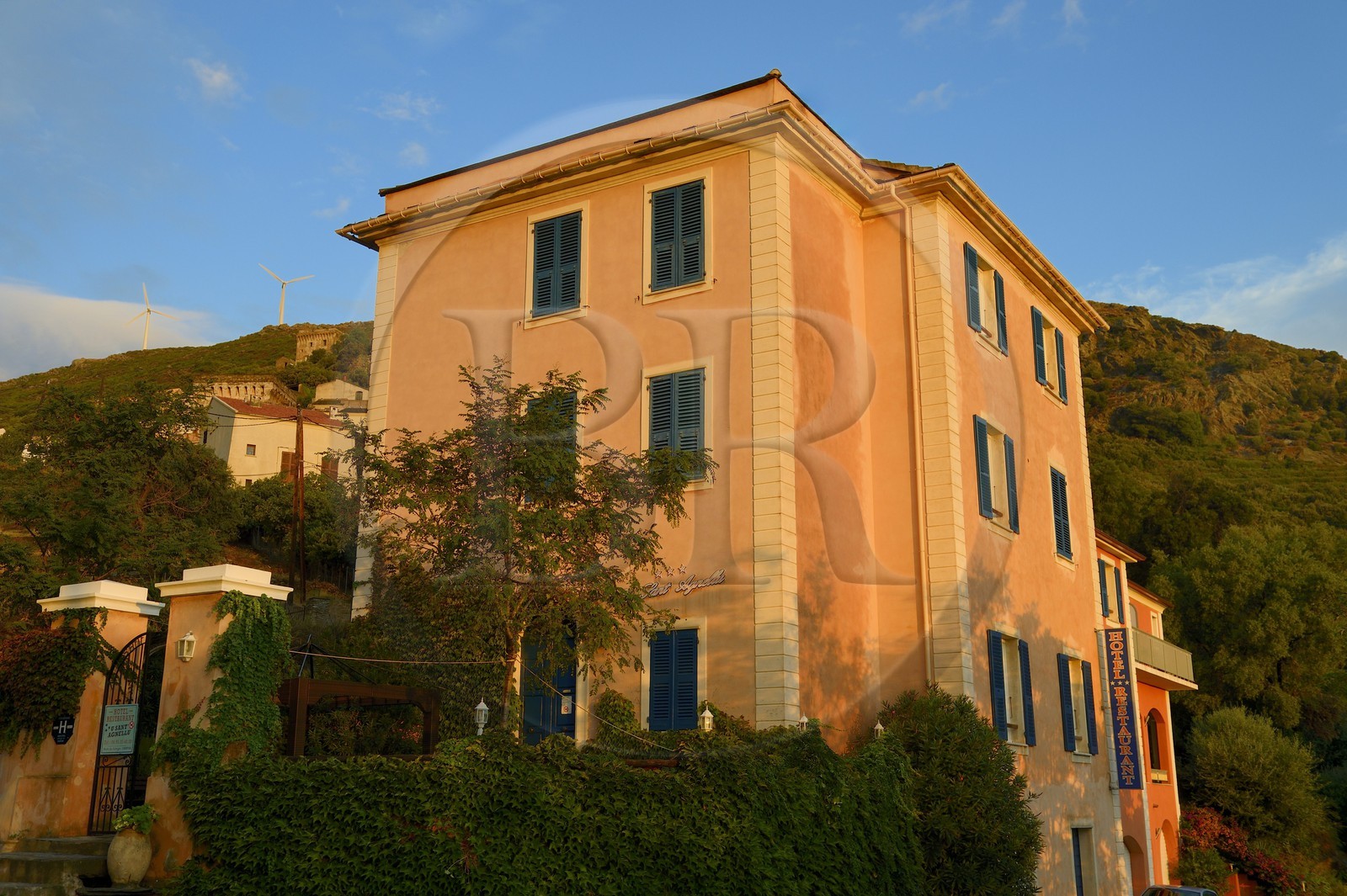 France, Haute-Corse (2B), Cap Corse, commune de Rogliano, village de Bettolacce (Bettulace), Hotel restaurant U Sant ’Agnellu dans un ancien Palazzi ou Maison d'Americain