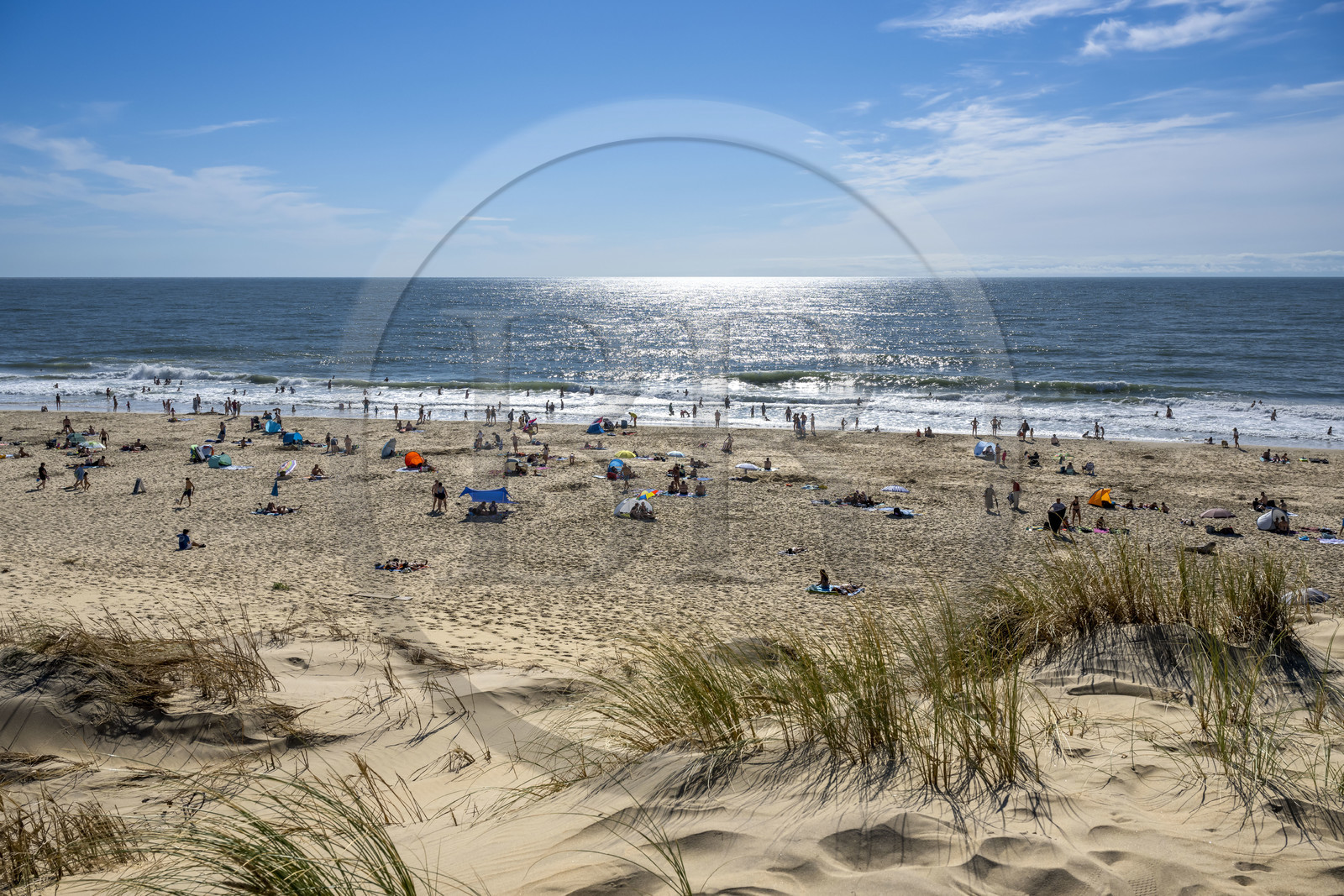 France, Charente-Maritime (17), Royan, La Tremblade, plage au pied du Phare de La Coubre