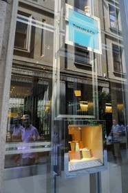Italie, Lombardie, Milan, Quadrilatère de la mode, boutique de luxe Tiffany & Co. Via della Spiga