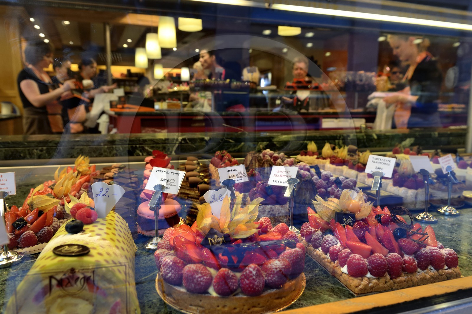 France, Bas-Rhin (67), Strasbourg, vieille ville classée au Patrimoine Mondial de l'UNESCO, vitrine de la patisserie Naegel rue des Orfèvres