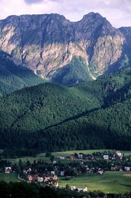 Pologne, Petite Pologne, Carpates, Zarcopane au pied du massif des Tatras et du Mont Rysy (2499m), plus haut sommet de Pologne