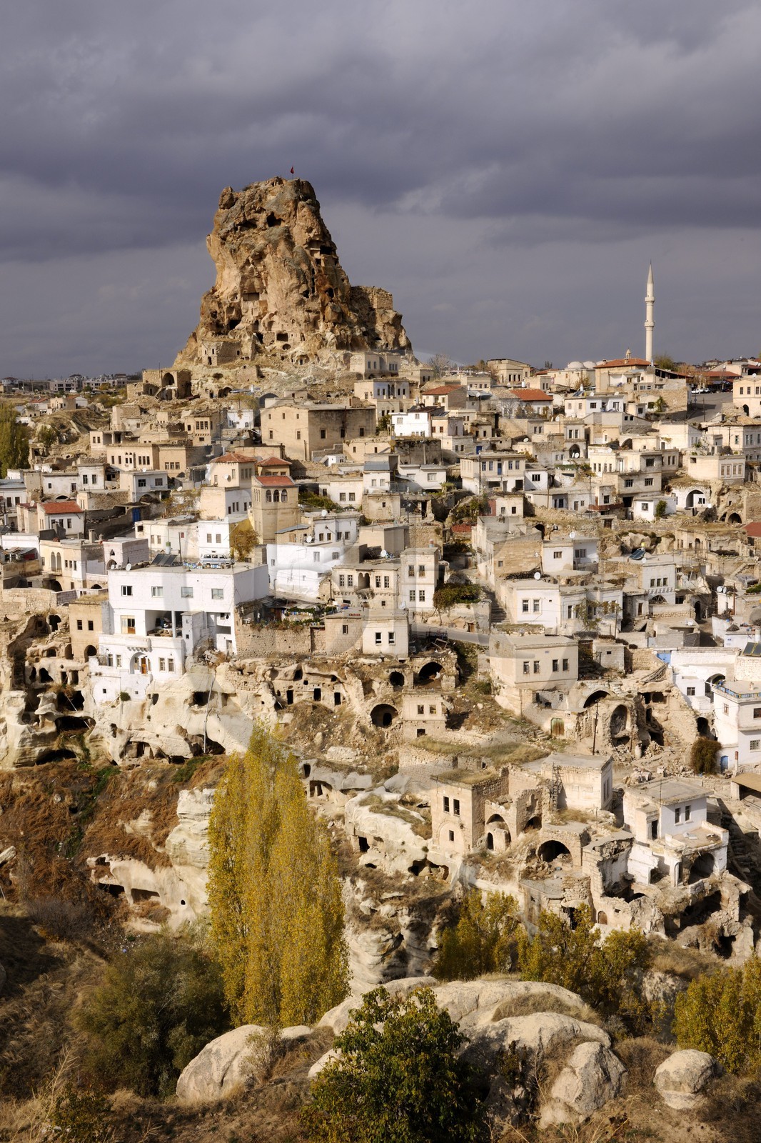 Turquie, Anatolie Centrale, province de Nevsehir, Cappadoce classée Patrimoine Mondial de l'UNESCO, village troglodytique d' Ortahisar