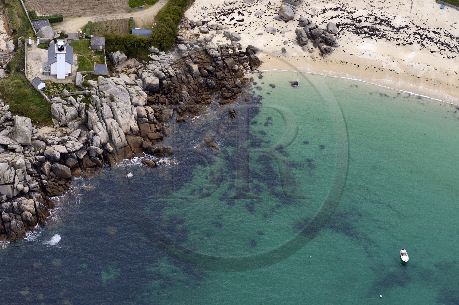 France, Finistère (29), la Côte des Légendes au coeur du Pays Pagan, Brignogan-Plages, Pointe de Beg-Pol, phare de Pontusval (vue aérienne)
